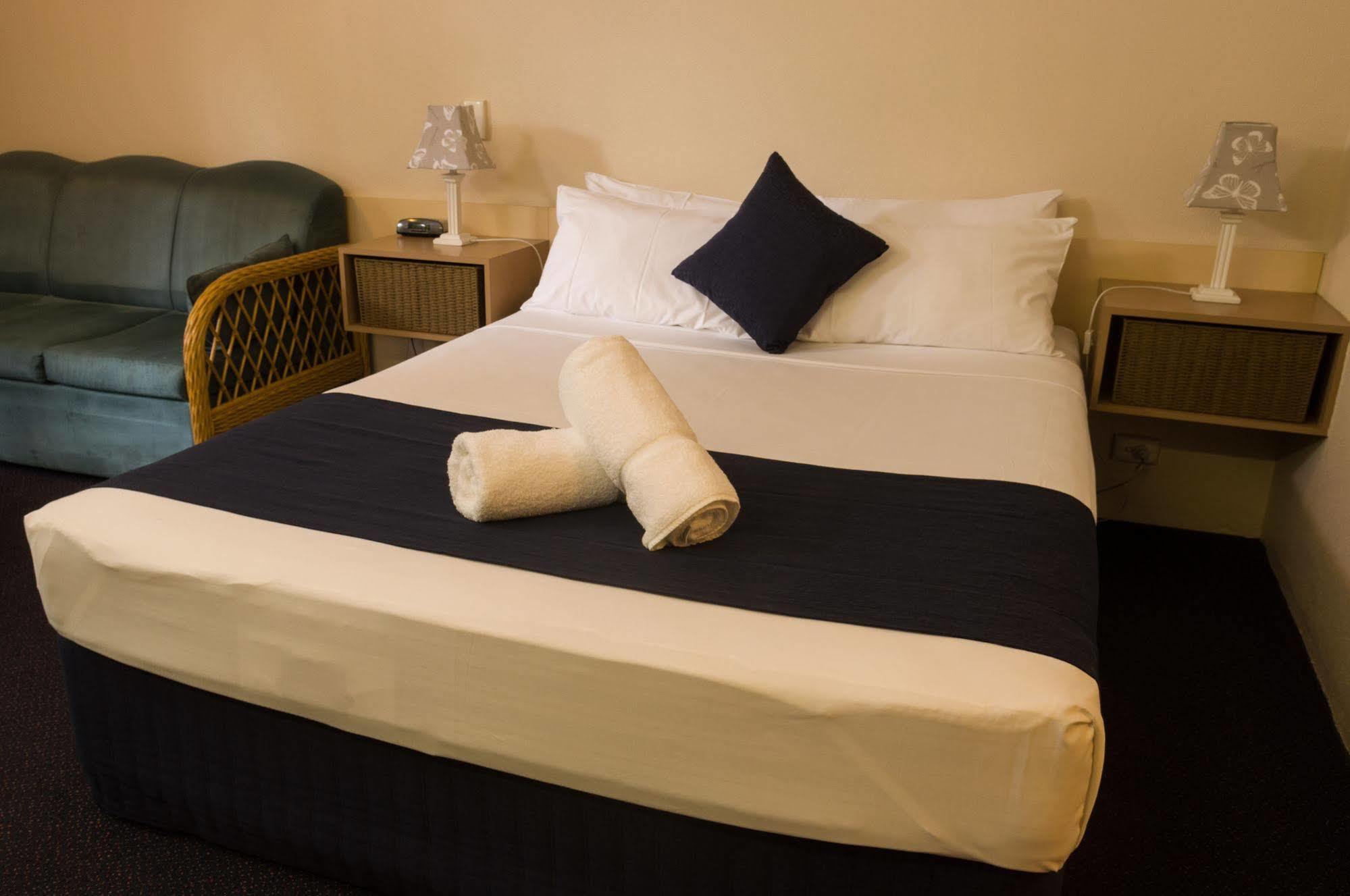 Lancaster Court Motel 3*
