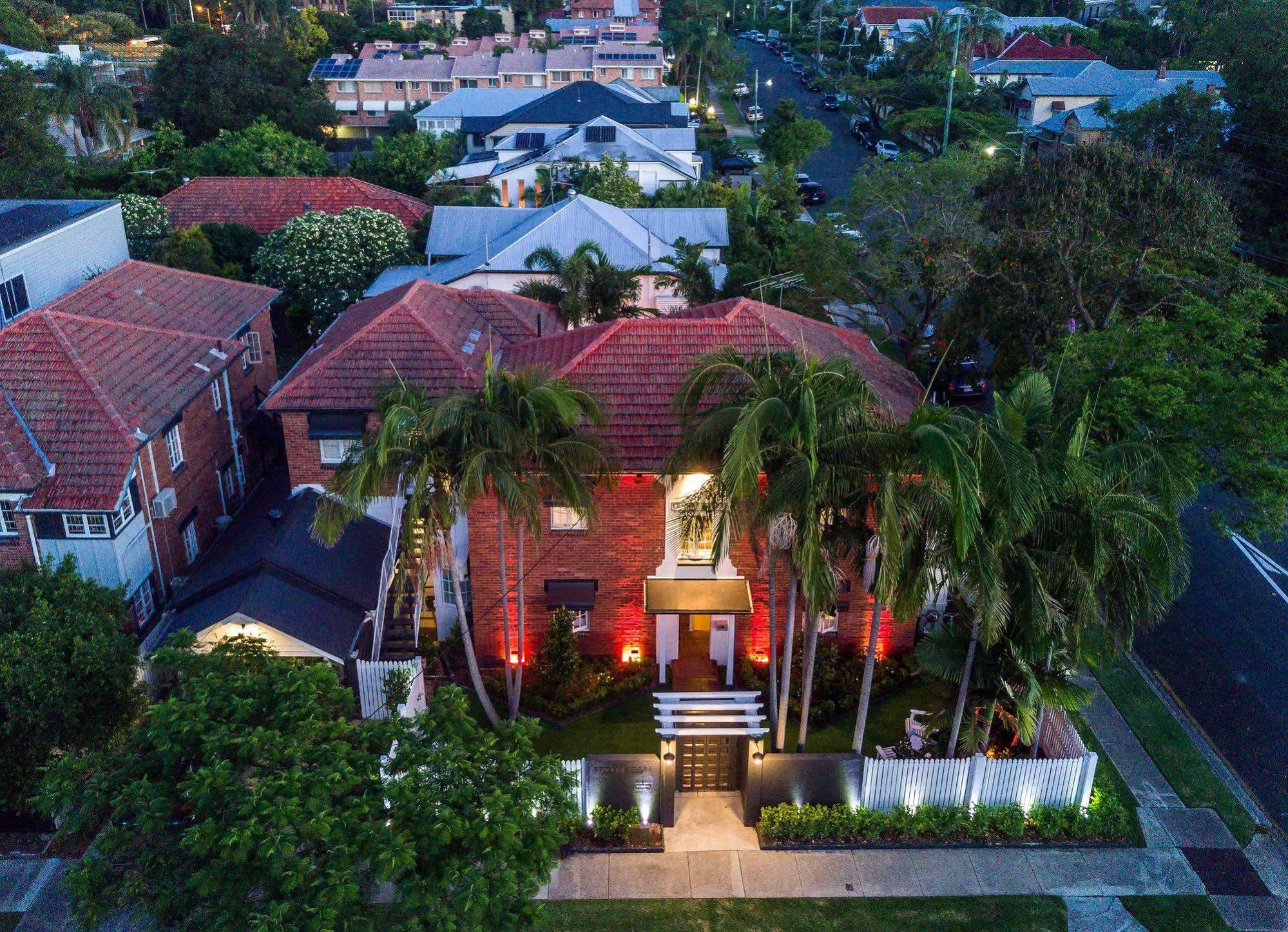 Edward New Fam Bed & Breakfast 4*