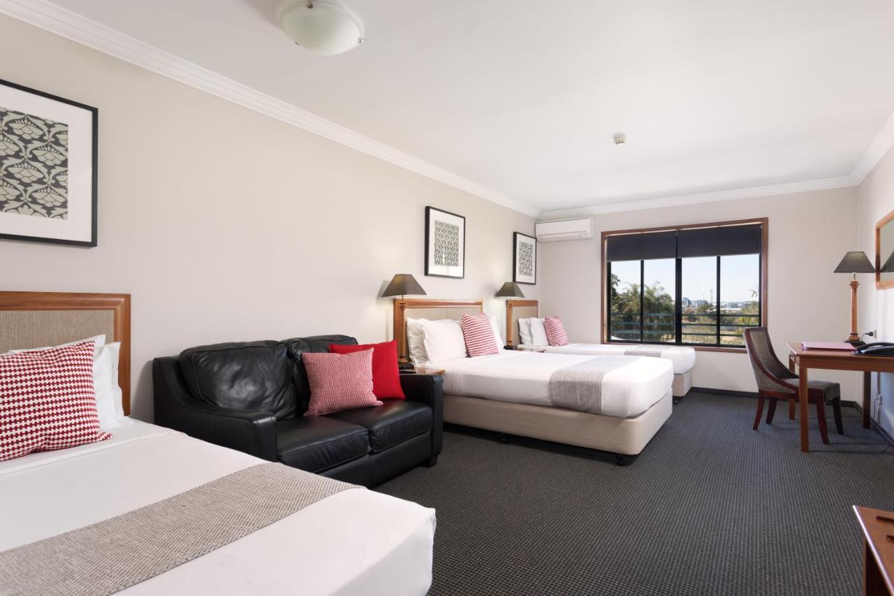 Ramada By Wyndham Windsor Hotel 4*