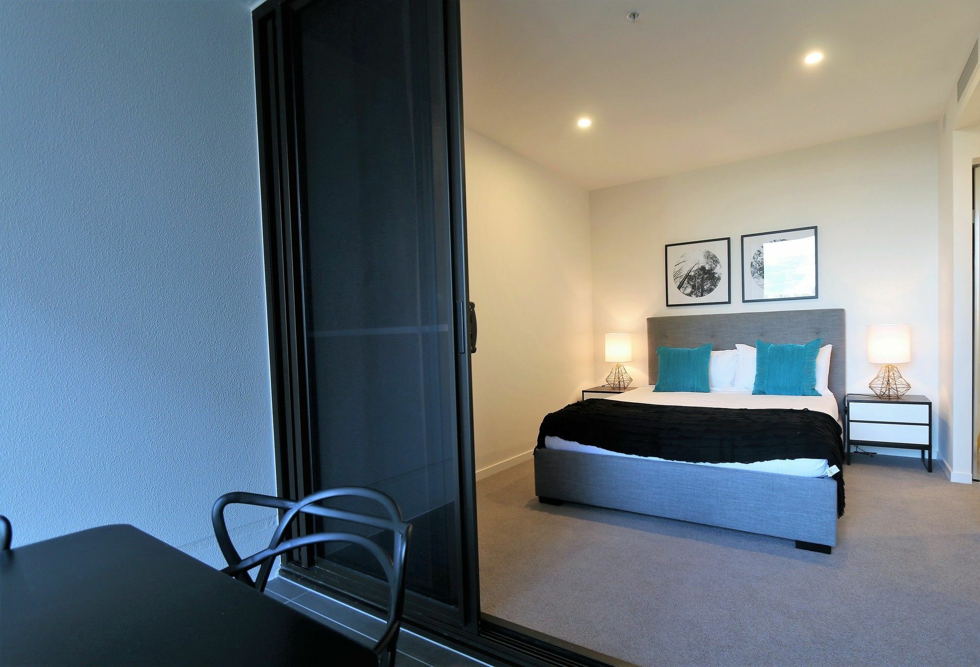 Opera South Aparthotel 4*
