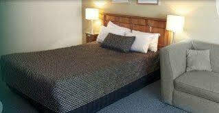 Airport Heritage Motel 4*