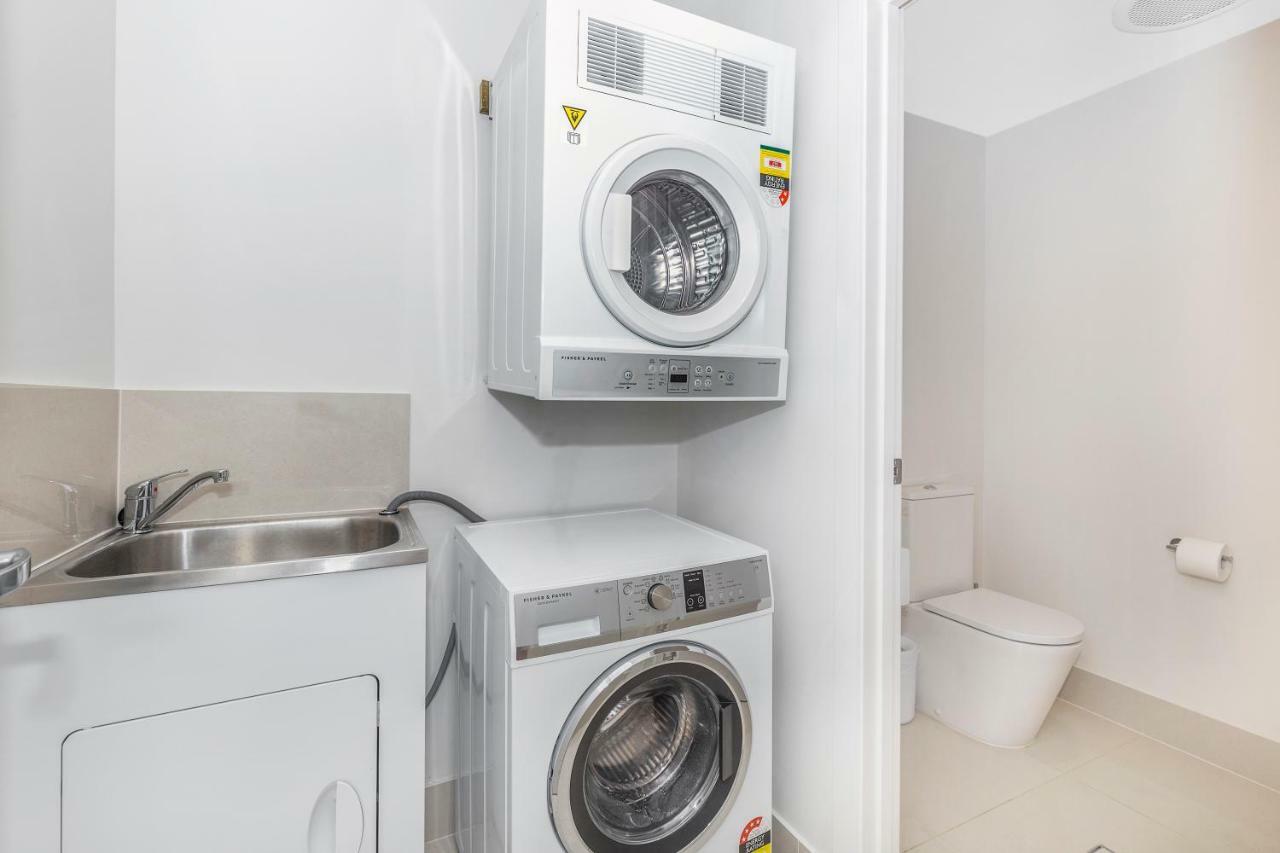 Park Ave Retreat - 3 Carparks, Wifi, Bbq, King Bed *