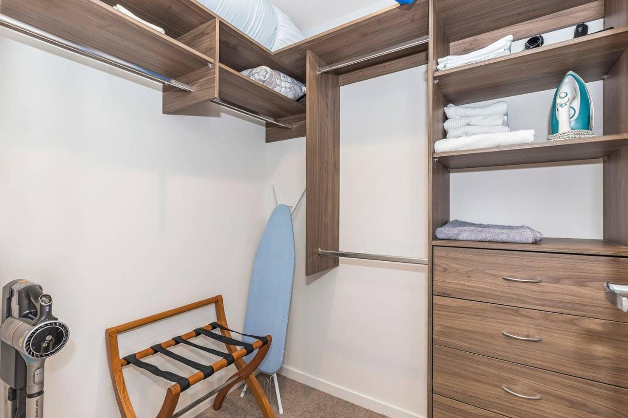 Park Ave Retreat - 3 Carparks, Wifi, Bbq, King Bed Apartment