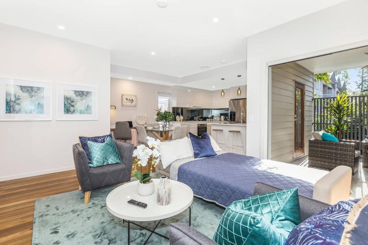 Park Ave Retreat - 3 Carparks, Wifi, Bbq, King Bed Brisbane