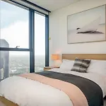 Spectacular City Views; Pool And Free Parking
