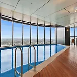 Hamptons Retreat On Level 77 Skytower