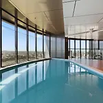 Hamptons Retreat On Level 77 Skytower