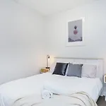 Kozyguru South Brisbane Luxury River View 2 Bed + Free Parking Qsb038