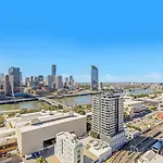 Kozyguru South Brisbane Luxury River View 2 Bed + Free Parking Qsb038