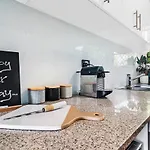 Alluring Private 2Br Apartment - Great Location And Fast Wifi