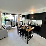 Cityscape Serenity Apt With Parking