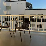 Comfortable & Cozy Southbank Pad, Sunny Pool & Gym