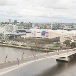 1404 Sophistication And Luxury On The Brisbane River By Stylish Stays