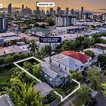 Classic Brisbane Queenslander With Pool & Yard