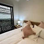 Modern Charm Apt With Outdoor Space And Parking