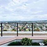 New Apartment Close To Westfield And Hospital