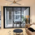 New Modern Apartment Next To Westfield Chermside