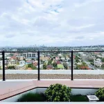 Chermside Deluxe 3 Bedroom Brand New Apartment