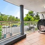 Spacious 2 Bed 2 Bath Apartment At South Brisbane
