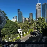 Central, Leafy & Modern 3-Bedroom Apartment