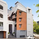 Stylish Apartment W/ Free Access To Park & Pool