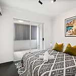 Spacious 2 Bed 2 Bath Apartment At South Brisbane