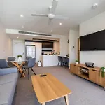Modern 1-Br Apt With Pool Access