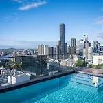 Luxury High-Rise Apt With Pool And Parking