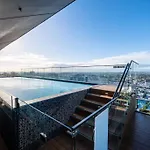 Luxury High-Rise Apt With Pool And Parking