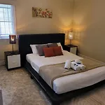 Spacious Home Close To Cbd And Airport