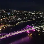 Skyline & Riverview Skyhigh Seduction Luxe Apt