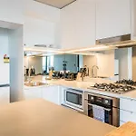 Vibrant Inner City Living 1 Bedroom Apartment