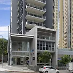 Brisbane City Luxe 3-Bd, Views, Pool, Car Park