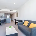South Brisbane City View 2 Bedroom Apartment With Parking