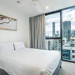 Inner-City 1 Bedroom Apartment Parking And Pool