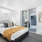 Comfy 2-Bed With Pool And Secure Parking