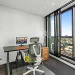 Chic 1-Bed With Parking, Rooftop Pool And Gym