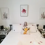 Amazing City Location-Private Room In A Share House-2 Rooms Available!!