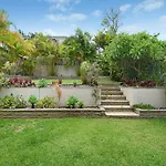 The Family Getaway ~ 3 Bed/2 Bath/1Car ~ Wooloowin