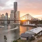 City Heights! 2Bed/1Bath/1Car/Views ~ Cbd