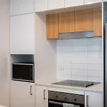 Tranquil 2-Bed Inner City Retreat With Parking