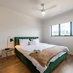 Tranquil 2-Bed Inner City Retreat With Parking