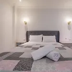 Luxury Living 2 Bedrooms 4 Beds 2B Athrooms In Southern Brisbane+ Parking
