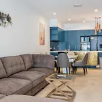 Westend 3 Bedroom Split Level Townhouse Next To River