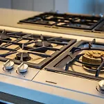 2 Bed 2 Bath Apartment In Cbd With Car Park