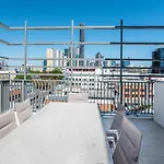 Comfort Two Bedroom Apartment With Free Parking In Valley