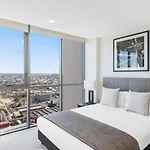 Amazing 2Br Delicate Apt, 1Min To Train Station
