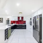 Spacious Comfy 4 Bedroom Home Near Sunnybank