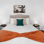 Comfortable 3-Bed Retreat Close Parks