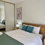 2-Bed Unit With Large Backyard, Bbq & Parking